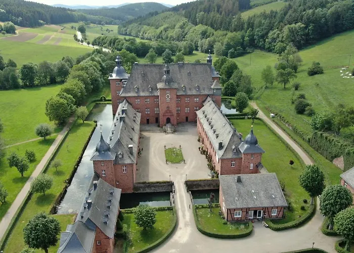 Schloss Adolphsburg Im Sauerland